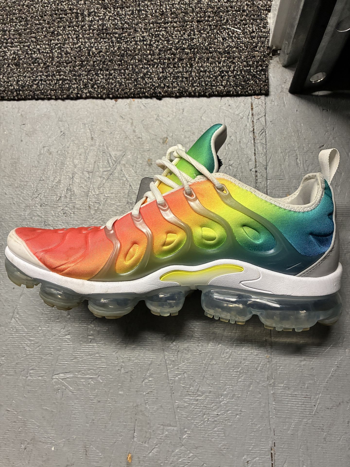 (Rare !!) MENS NIKE AIR VAPORMAX RAINBOW SIZE 11