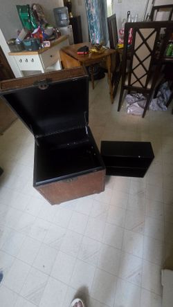 Wicker chest
