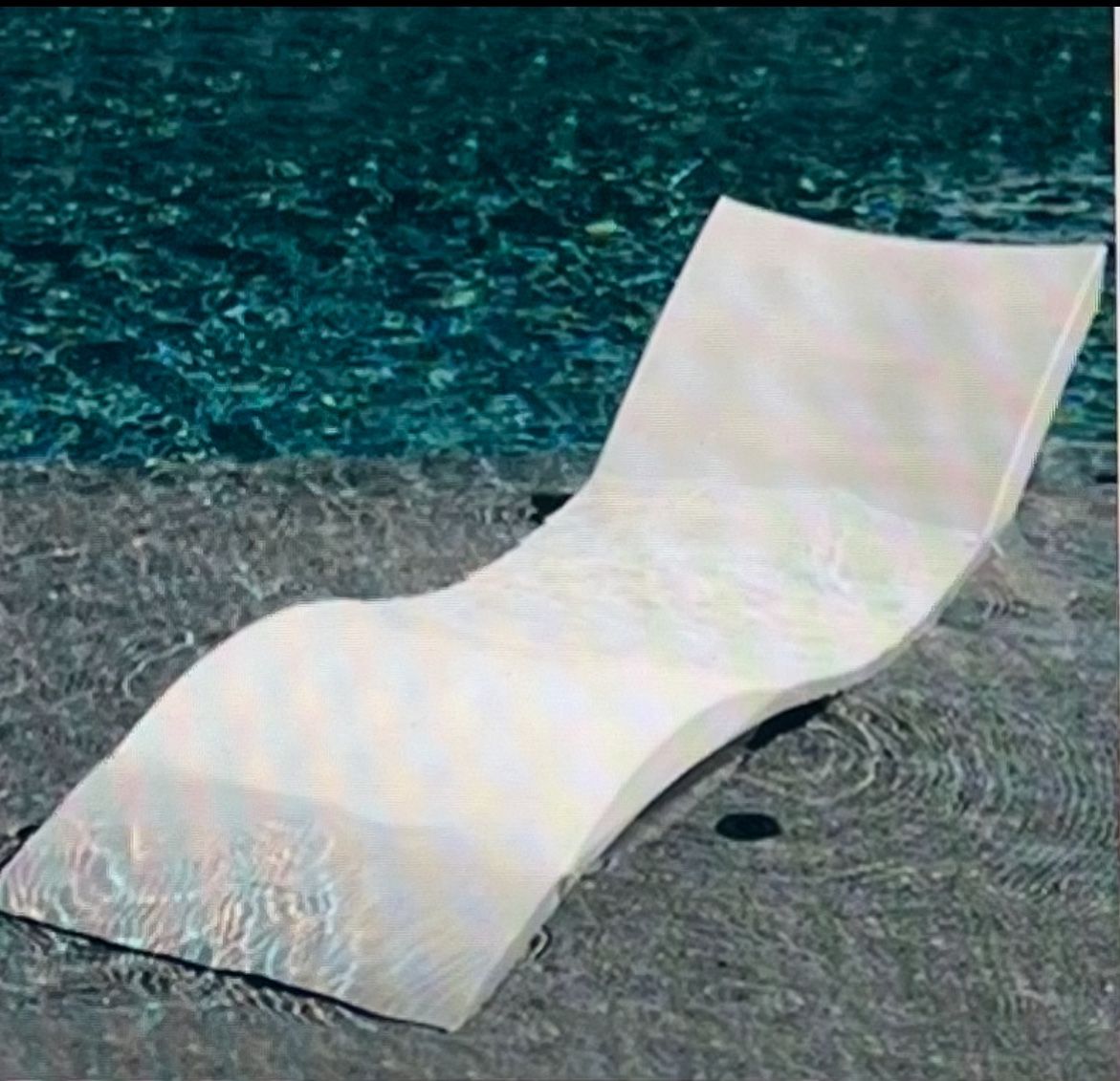 White Modern Pool Lounge Chairs 