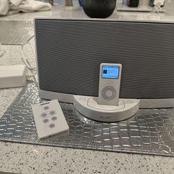 Bose Speaker Doc w/Apple Ipod Nano 4GB 