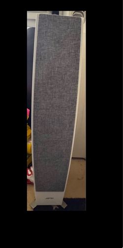 Two white oak jamo speakers. Great condition 180w