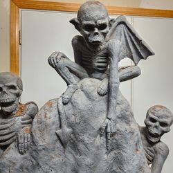 Halloween Decor Beetlejuice Skeletons Grave Prop Ultra Rare HTF