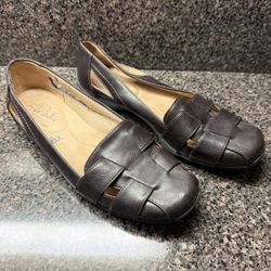 Woman’s Dark Brown Flats Life Stride 6.5