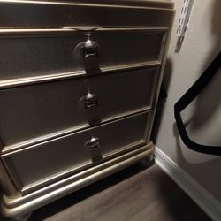 Ashley’s Furniture Bedroom Set