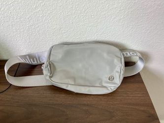 Lululemon Everywhere Belt Bag