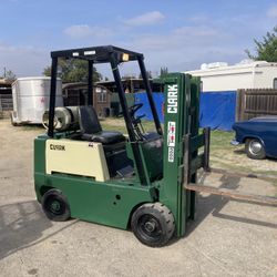 Clark Forklift (READ LISTING)