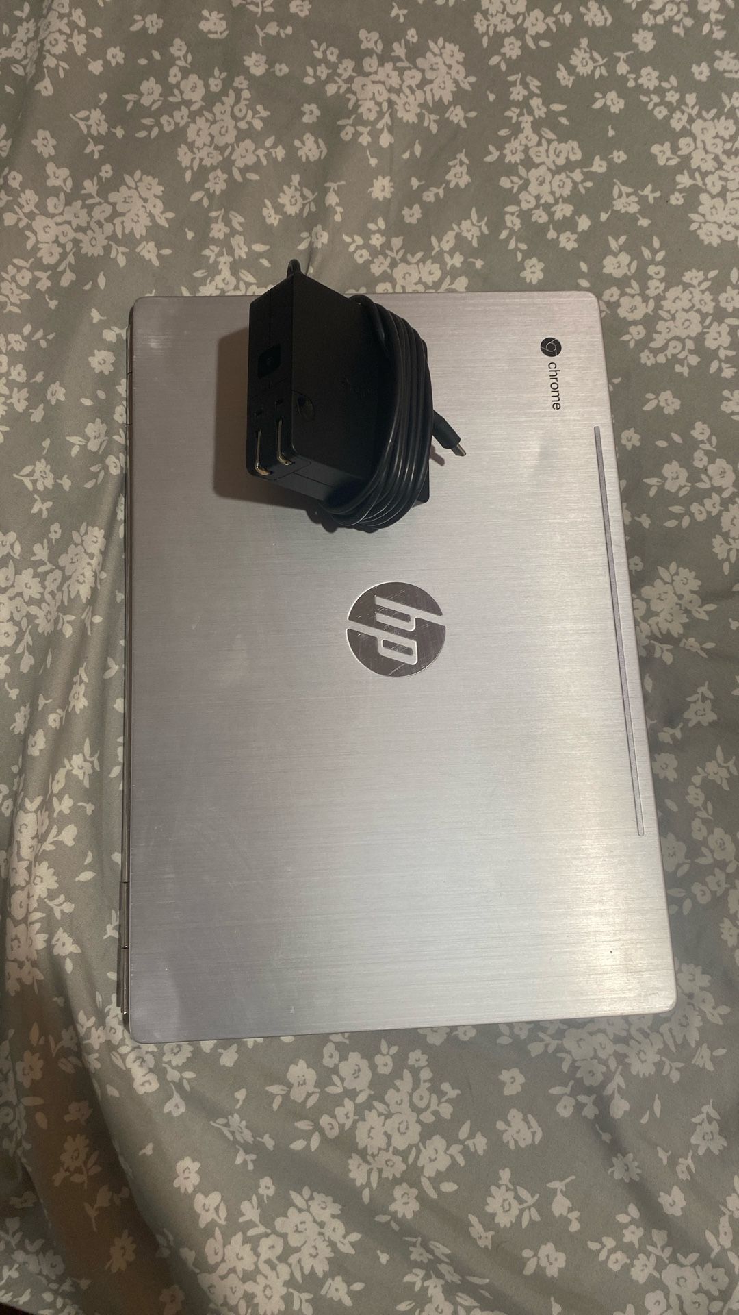 hp laptop comes with charger