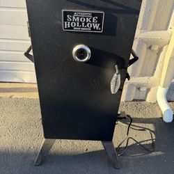Smoke Hollow 30" Electric Smoker – Used Once / Showroom Clean!