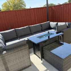 New inbox patio set (we finance and deliver)($54 down,90 day no interest payment plan)
