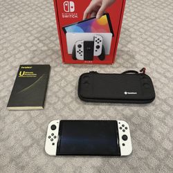 Nintendo Switch OLED Model w/ White Joy-Con