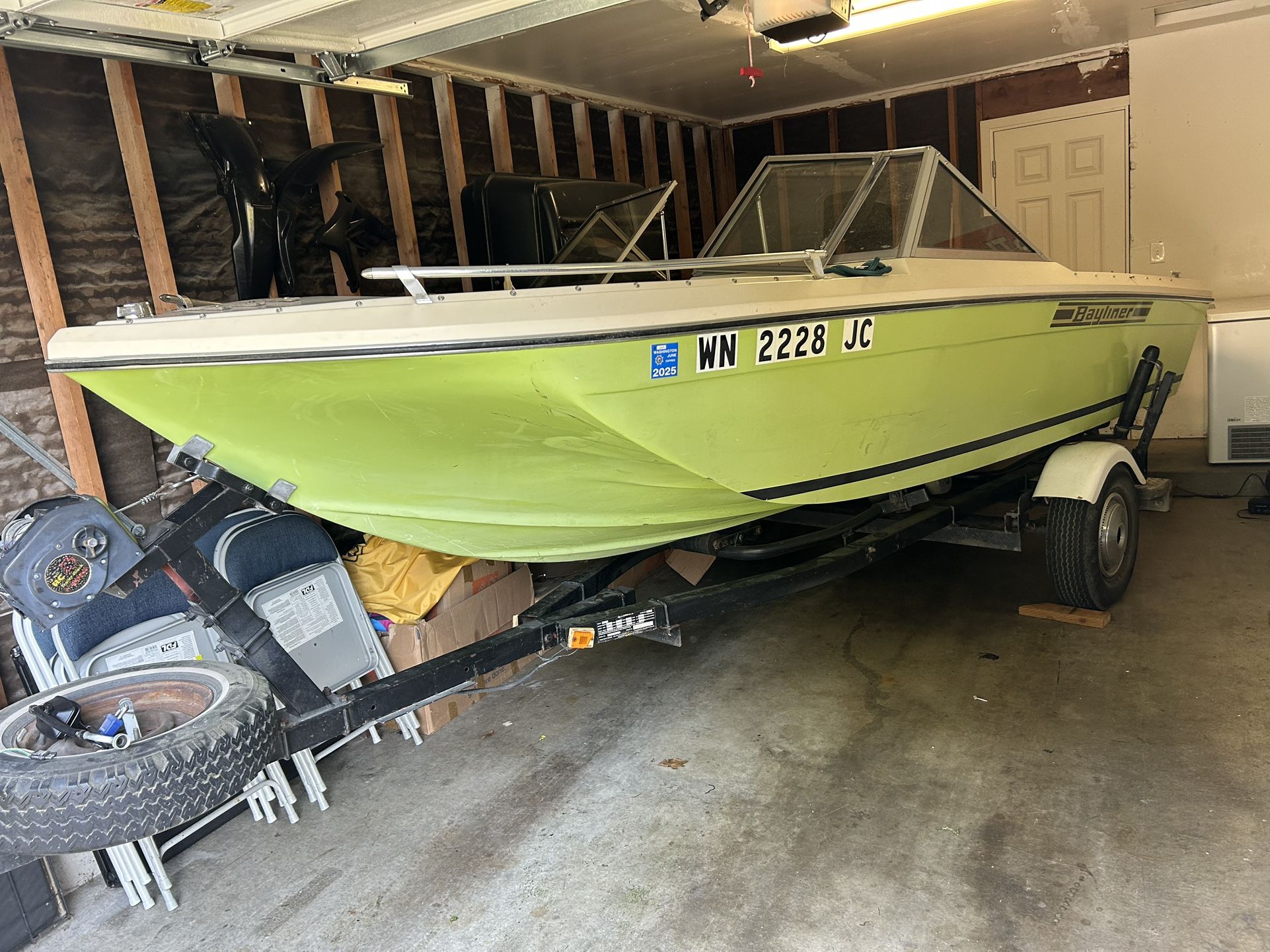 Bayliner with Mercury 850 Thunderbolt