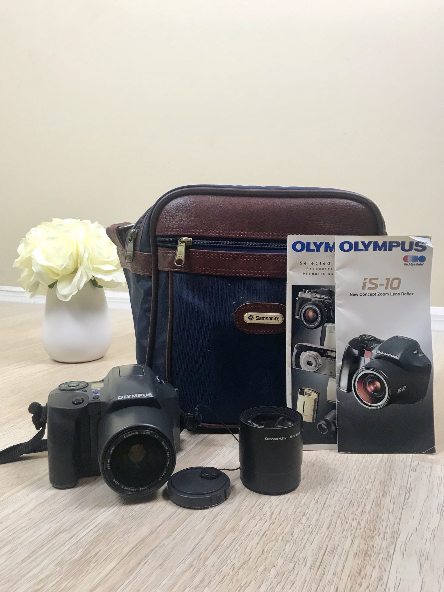 OLYMPUS IS-10 DLX POINT AND SHOOT 35MM SLR FILM CAMERA.