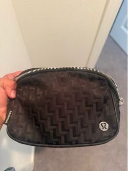 Lululemon fanny pack (black) with silver