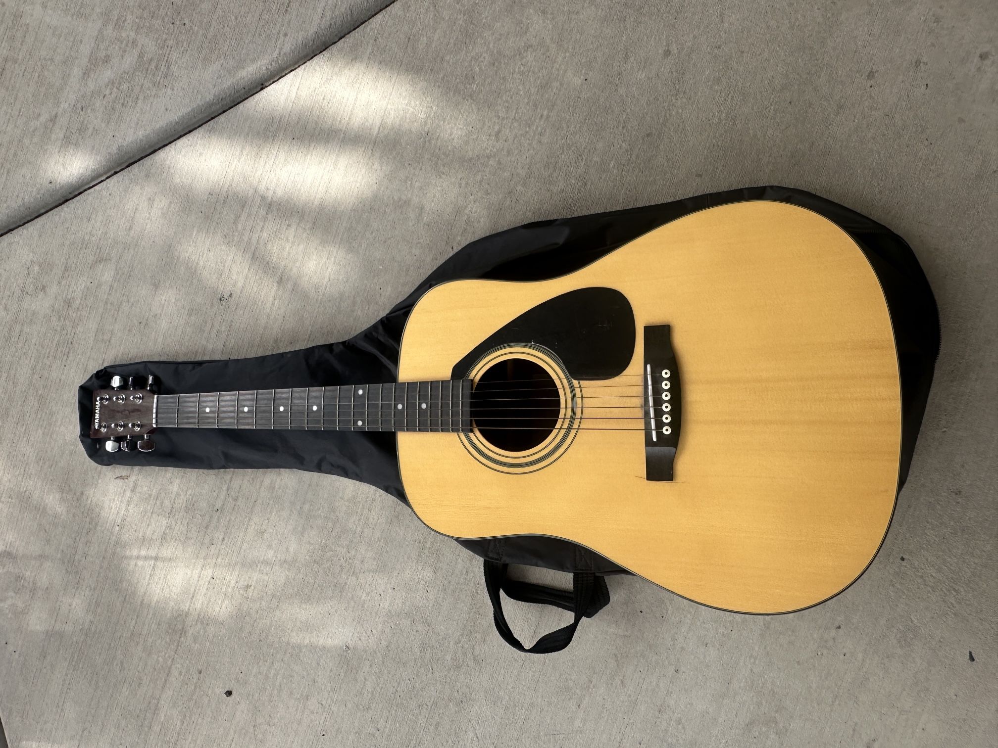 Yamaha Acoustic Guitar  F D01S