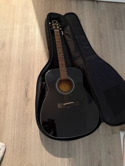 YAMAHA ACOUSTIC GUITAR