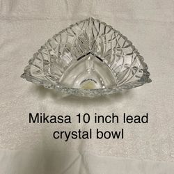 Mikasa 10 inch lead crystal triangle bowl