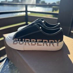 Burberry Shoes Toddler Size 25(8.5-9)