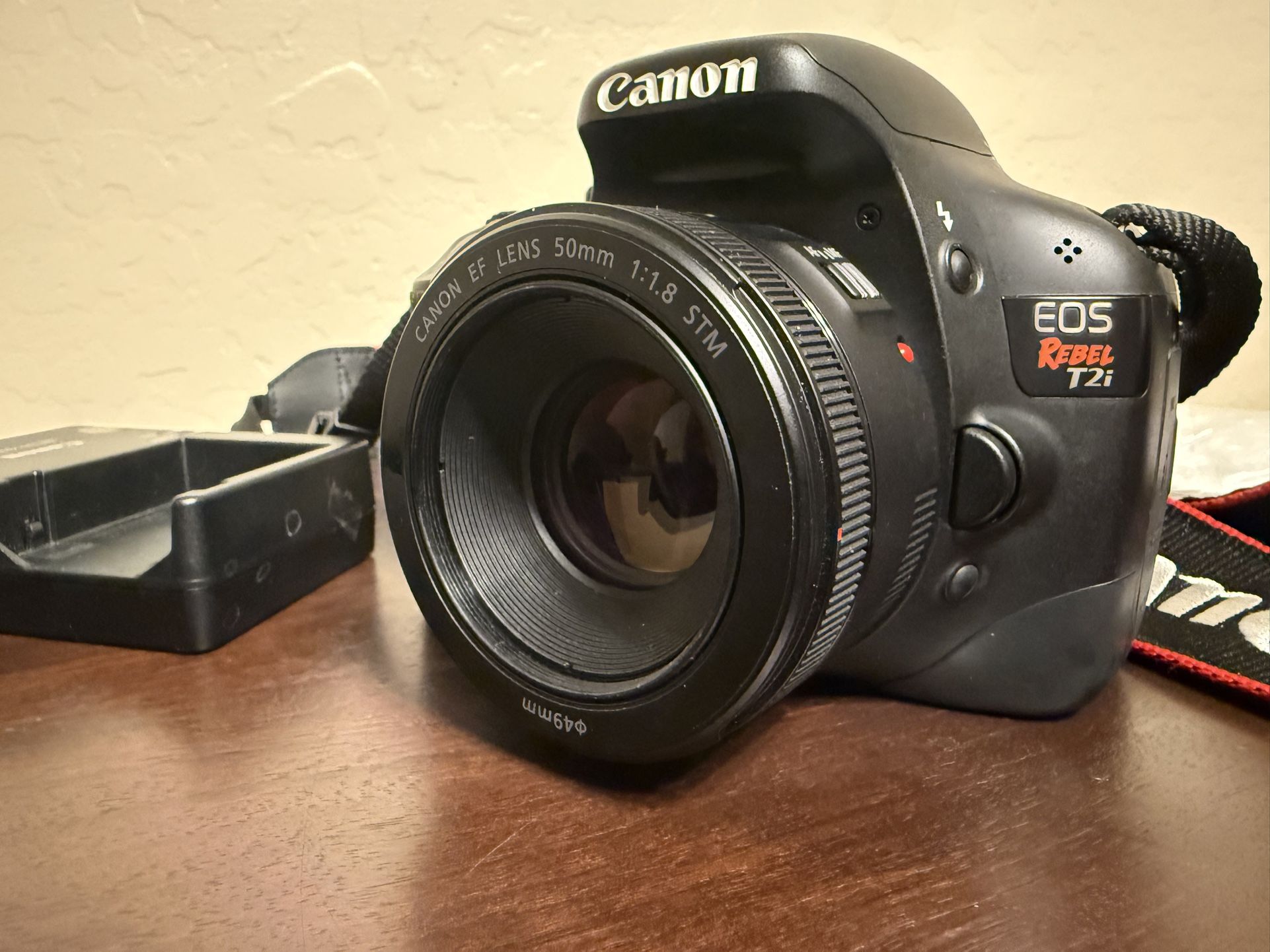 Canon EOS Rebel T2i Digital SLR