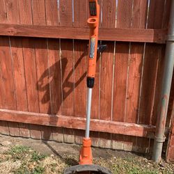  BLACK+DECKER 14 in. 6.5-Corded Electric Straight Shaft Single Line 2-in-1 String Grass Trimmer/Lawn Edger