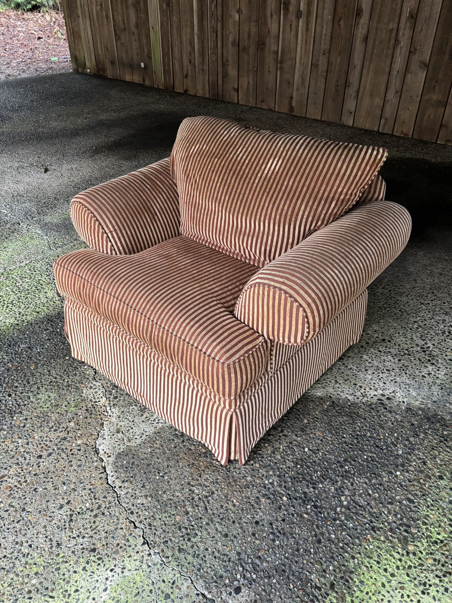 Big Comfy Basset Chair