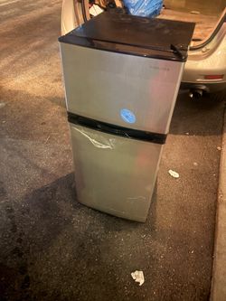 Insignia mini fridge