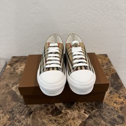 Burberry Sneakers 
