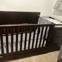 Graco Hadley 5-in-1 Convertible Crib with Drawer (Espresso ) Crib Mattress, 2 Toddler Bed Guard Rails, 3 Bed Rail Covers 