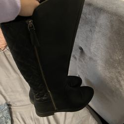 Black boots 