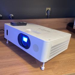 Hitachi 5000 Lumens HDMI Projector