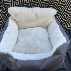 Like New Dog Bed With Straps For Car 