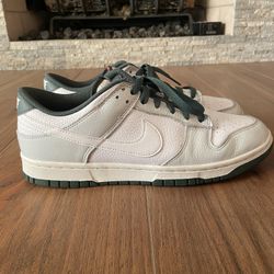 Nike Dunk Low SE “Photon Dust Vintage Green”