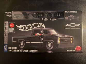 Hot Wheels '83 Chevy Silverado Building Set 225 Pcs Metal Car