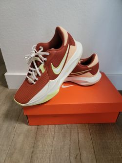 New women's Nike shoes size 9