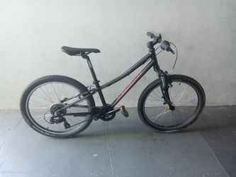BICYCLE SPECIALIZED 7 SPEED SIZE 24 BRAND NEW