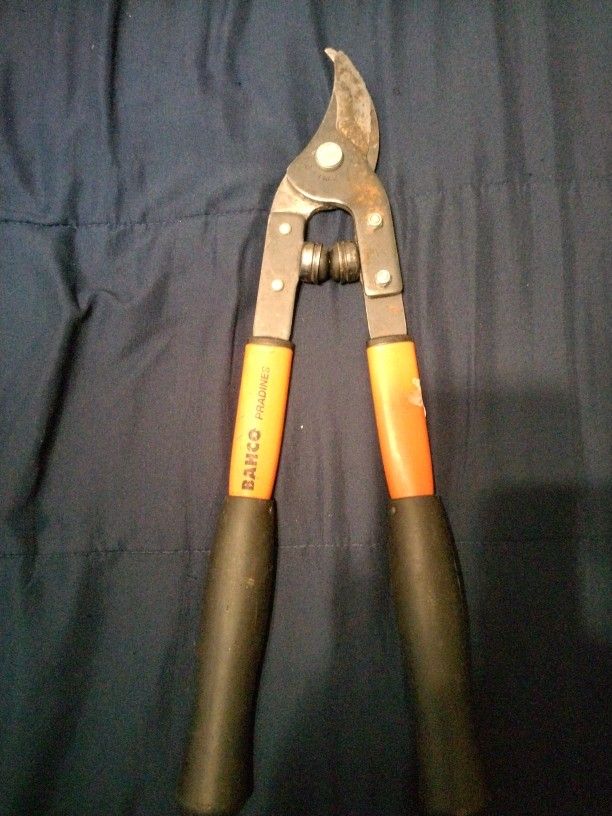 A Pair Of Bahco 16 Inch Pradines Bypass Loppers.