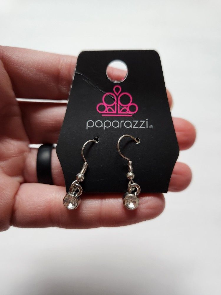 Paparazzi dangle earrings 