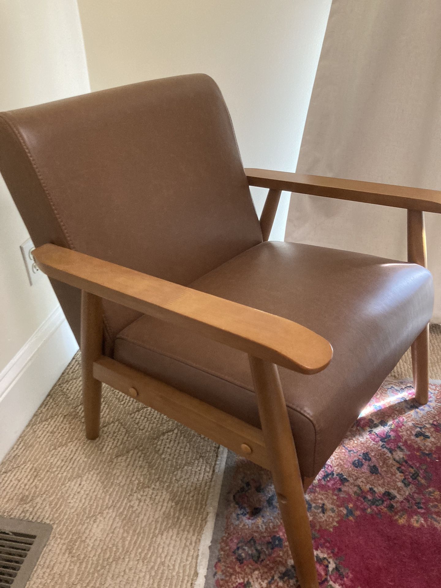 Mid-Century Modern Accent Chair – Faux Leather & Wood Frame