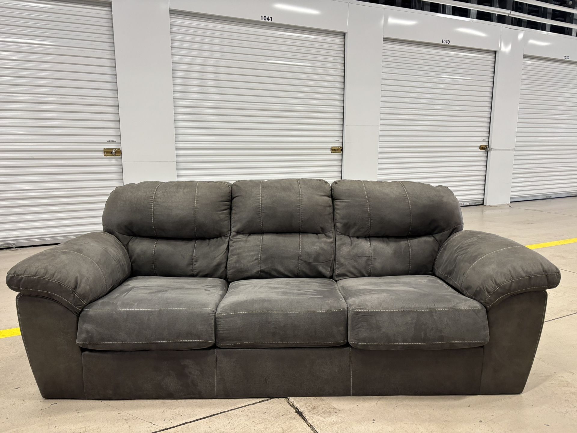 Beautiful Clean Couch FREE DELIVERY to your LIVING ROOM !!