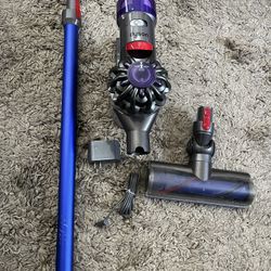 Dyson V8 