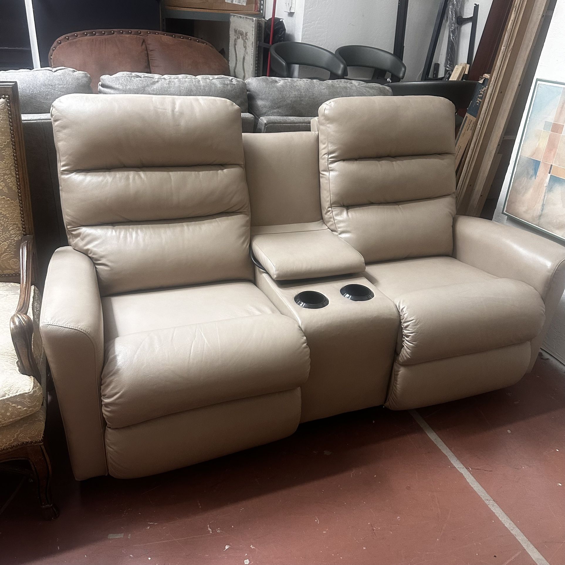 New Lazyboy Leather Loveseat Recliner