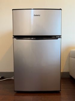 Galanz 3.1 cu ft mini fridge/freezer
