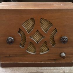 Vintage 1930's Radio Receiver