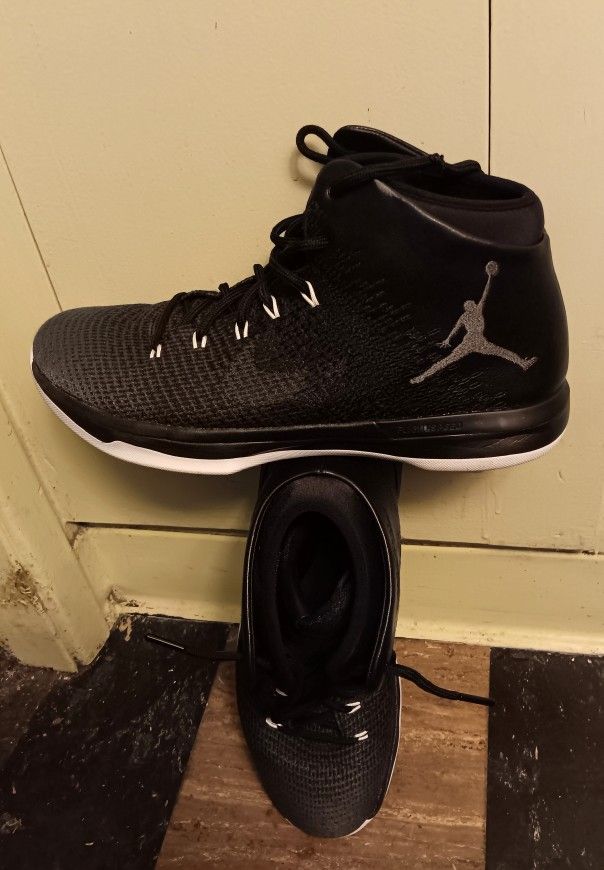 !! Men's Shoes Nike Air Jordan Size 12 Almost New Firm Price