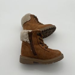 (87) Cuff Boots Cocnac Size 5 kids 