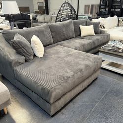The Giant 2pc Sectional
