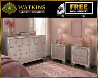 ✨ BAD & BOUGIE Modern (3) Piece Bedroom Set ✨ FREE LOCAL DELIVERY AVAILABLE 🚚