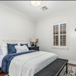 Complete Queen Bedroom Set – Bed, Bench, Side Tables, Lamps & Decor!