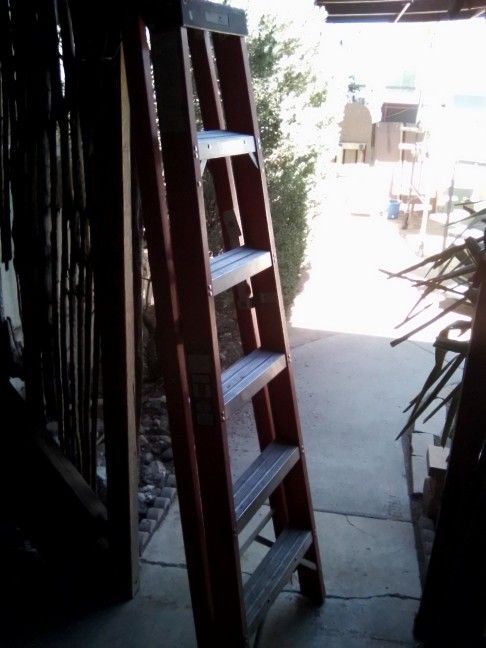 6' Ladder Fiberglass