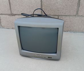 Vintage Sanyo DS13204 13" CRT TV Retro Gaming