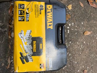 DEWALT 49-Piece Mechanics Socket Set SAE & Metric – DWMT45049